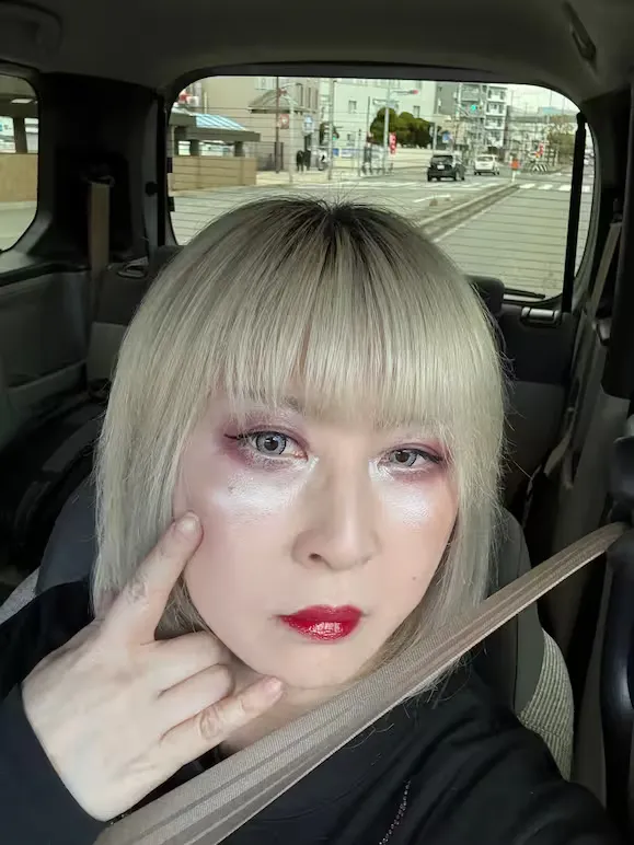 レンタカーでドライブ(主人が運転)::right